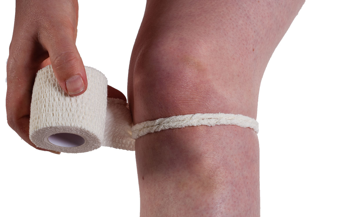 Повреждение коленной связки симптомы. Растяжение коленного сустава. Растяжение коленных связок.